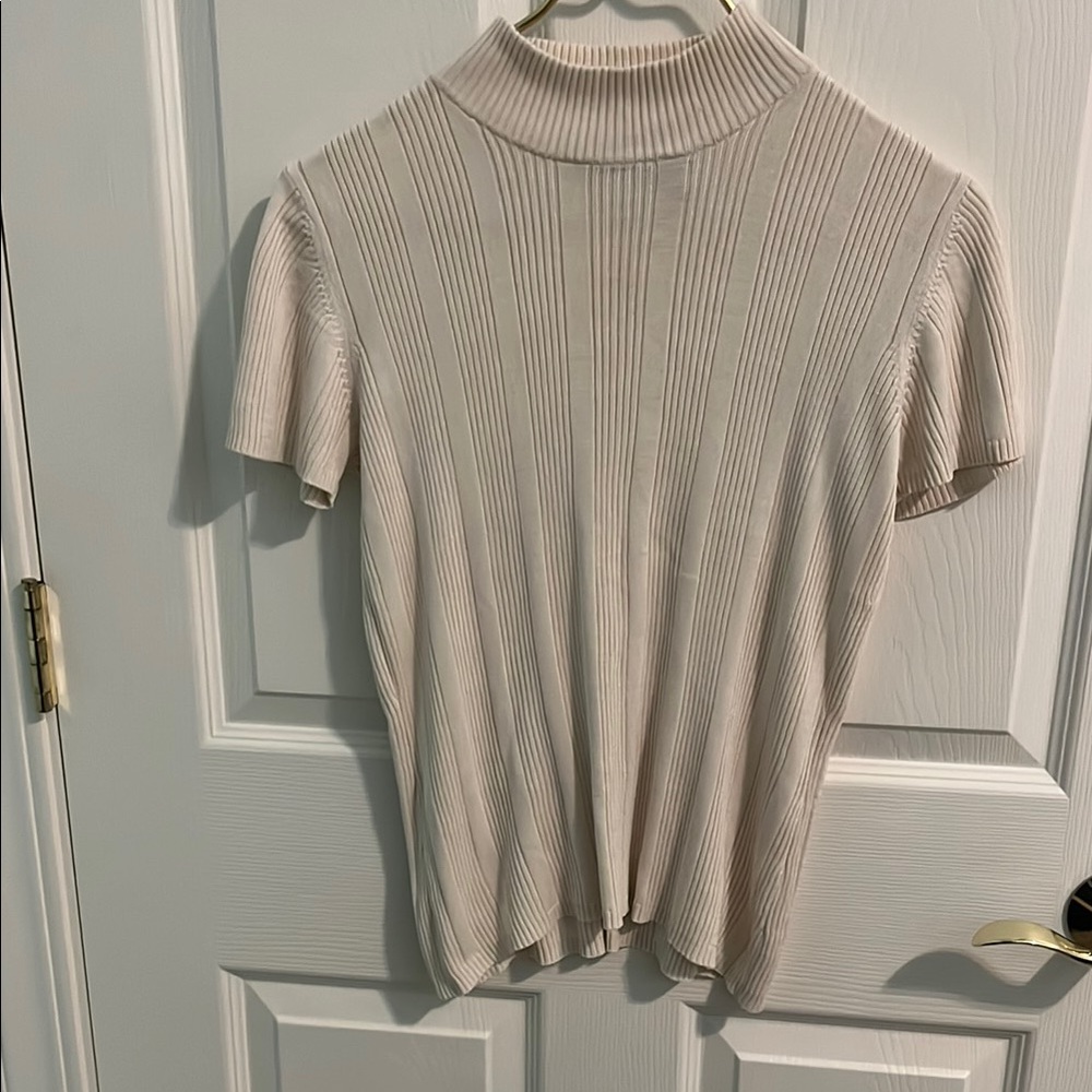 🌺Liz Claiborne Ribbed Cream Top